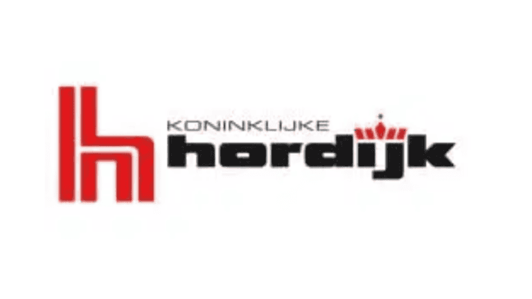 Koninklijke Hordijk logo met rode gestileerde initialen "h" en "k" aan de linkerkant en zwarte tekst met een rood kroontje boven de "i" aan de rechterkant, waaruit expertise in security monitoring en Digitale Forensics blijkt.